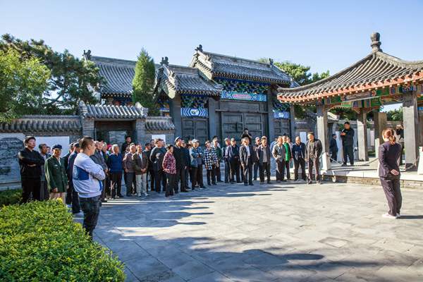 在兴城督师府参观 在兴城督师府参观